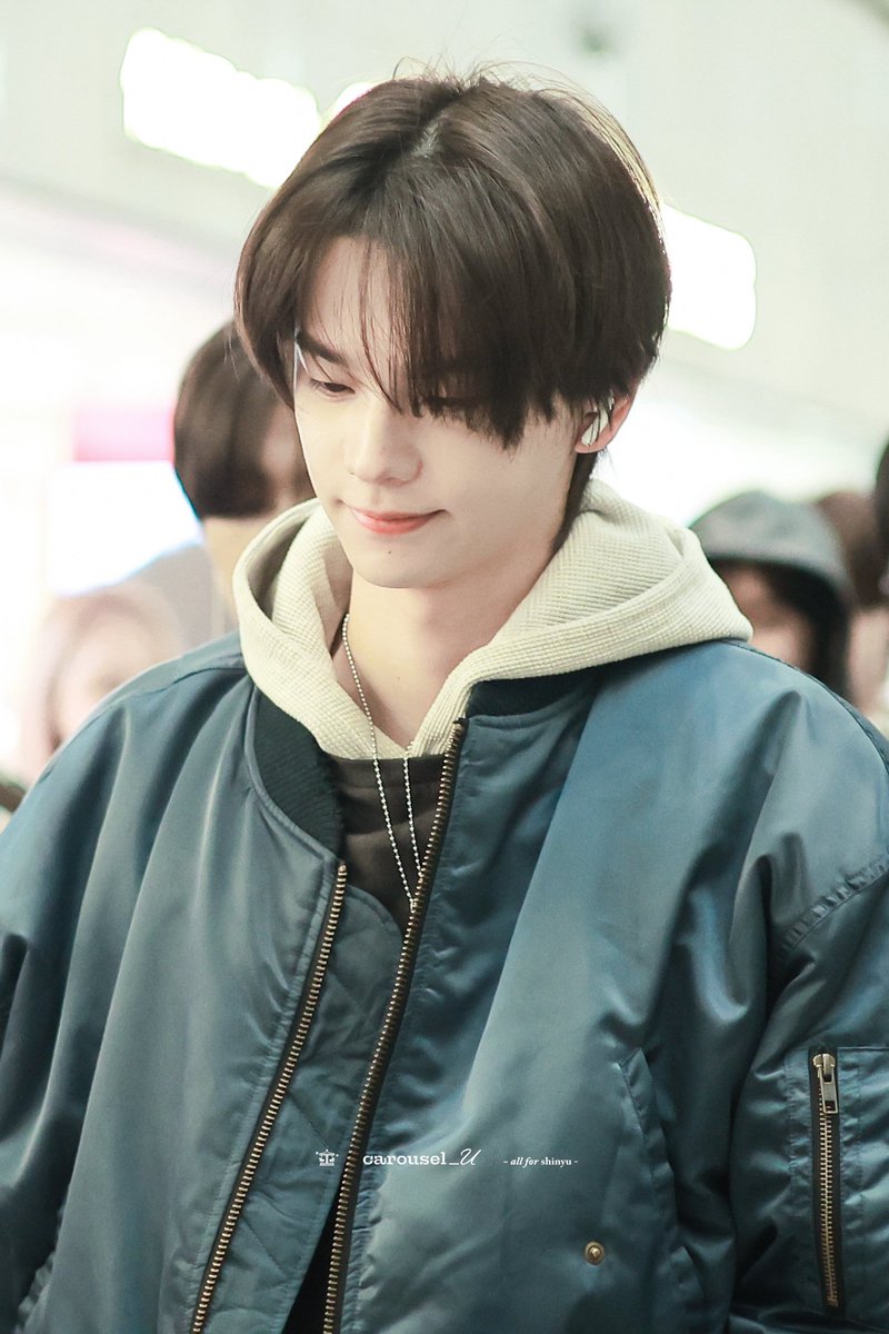 carousel_U tweet media