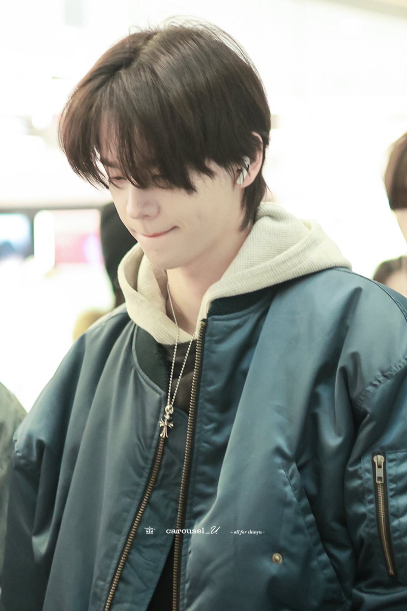 carousel_U tweet media