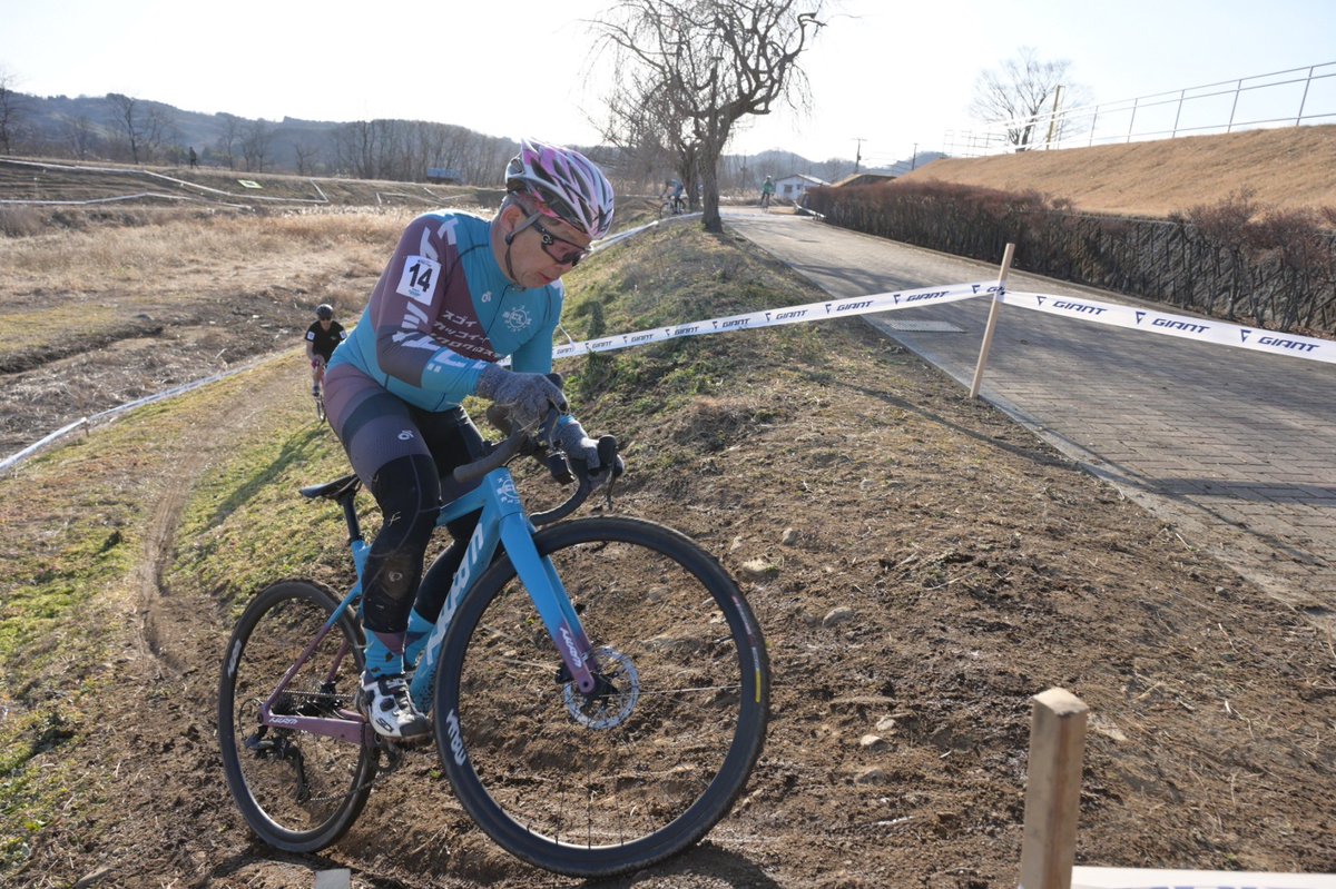 写真ありがたく。ガチガチだ。こんなんじゃたしかにキャンバも忍者返しも無理。前日はめちゃ肩に力抜く意識してたのに…コレ、写真ないとわからない。