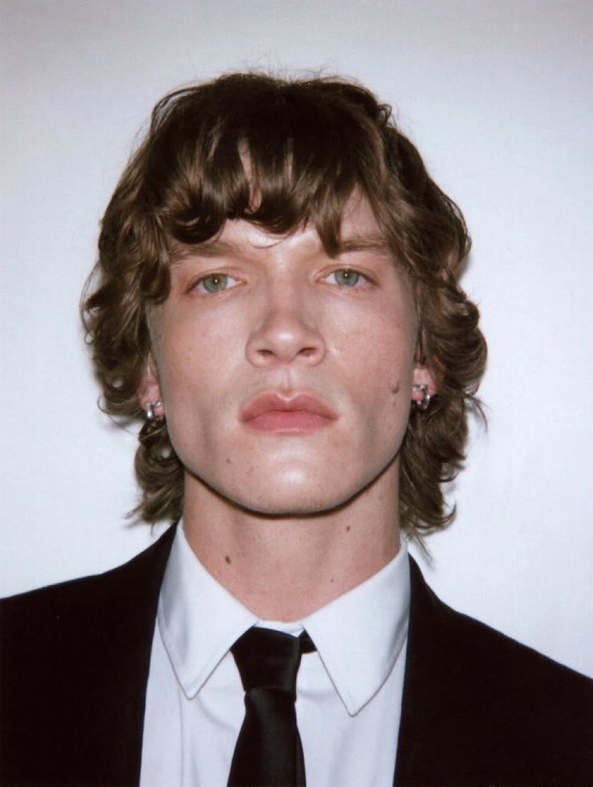 HWILL1AMS's tweet image. face card never declines.