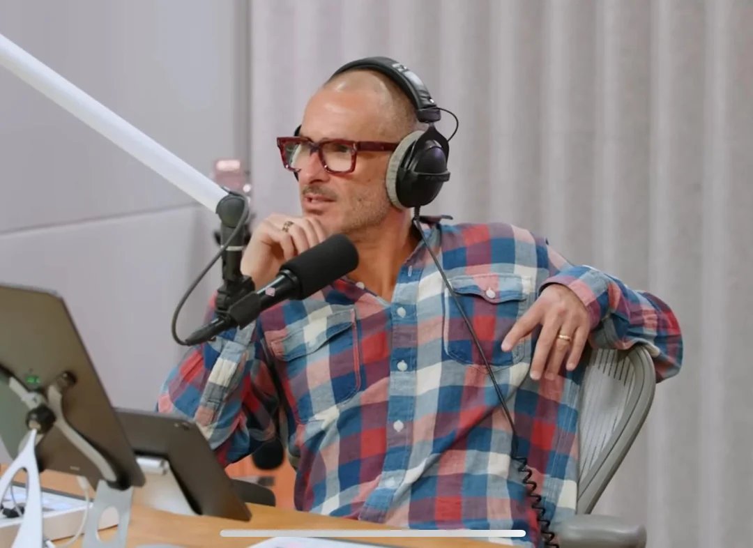 [HILO] Matt Helders en conversación con Zane Lowe, sobre la nueva canción de los Arctic Monkeys "Opening Night":