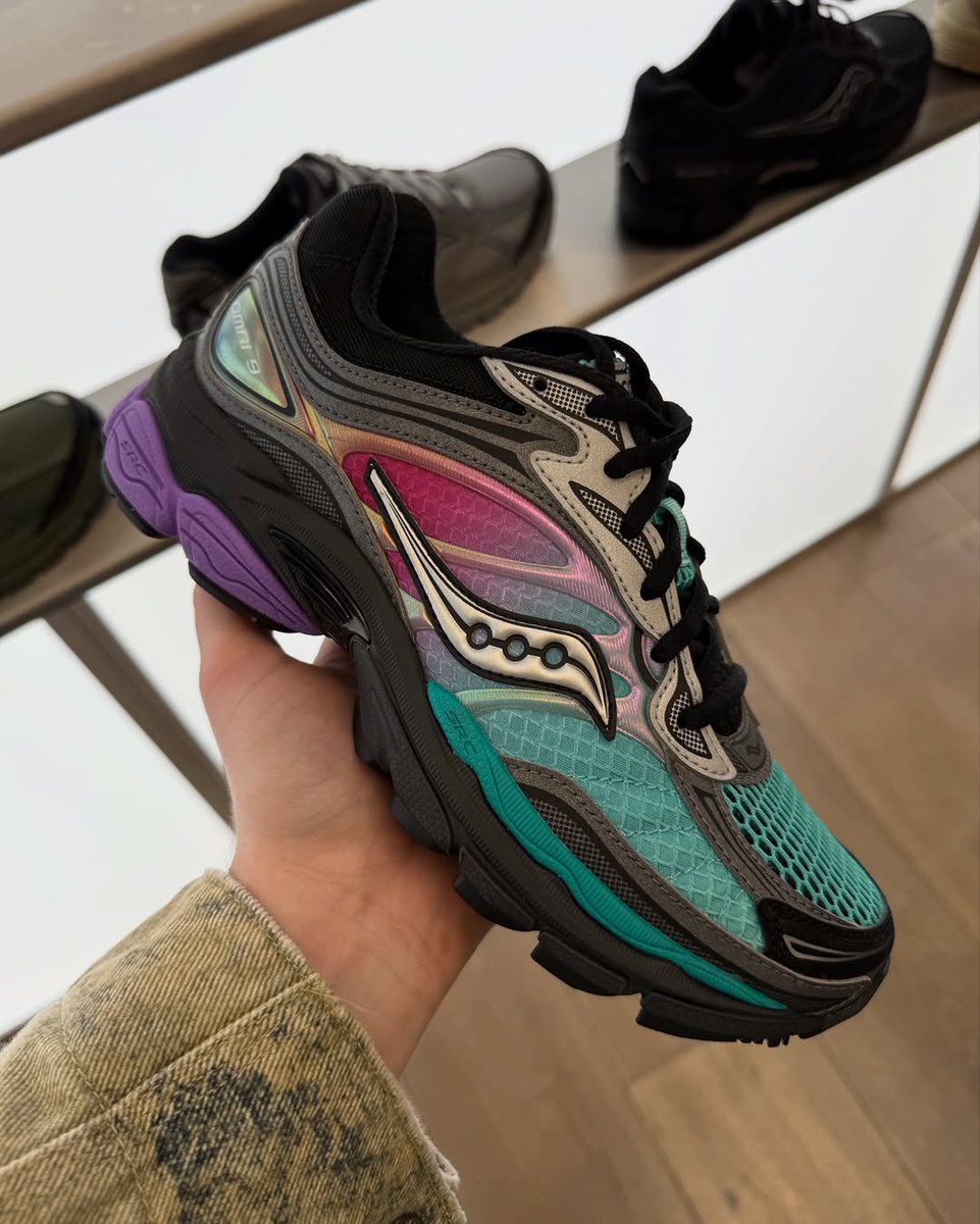 JustFreshKicks tweet media