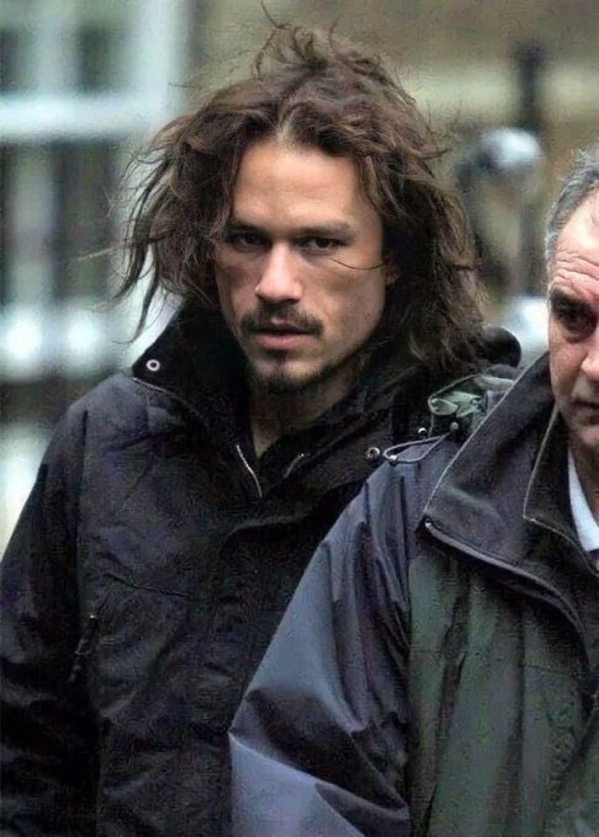 "Heath Ledger"

Porque hoy se cumplen 18 años de que encontraron muerto al actor: esta fue la última foto que le tomaron, días antes de su muerte.