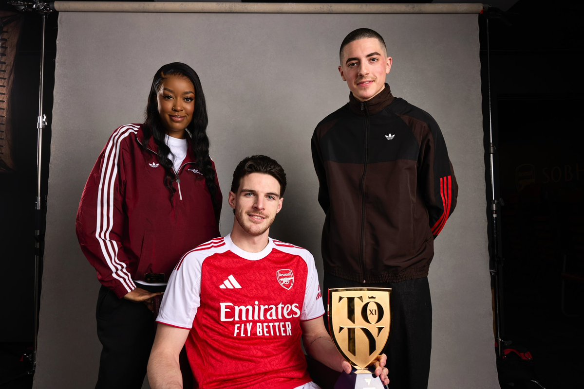 shizelle_'s tweet image. TOTY ⭐️ 

best midfielder and the best defender. first trophies of many this year 🤪❤️