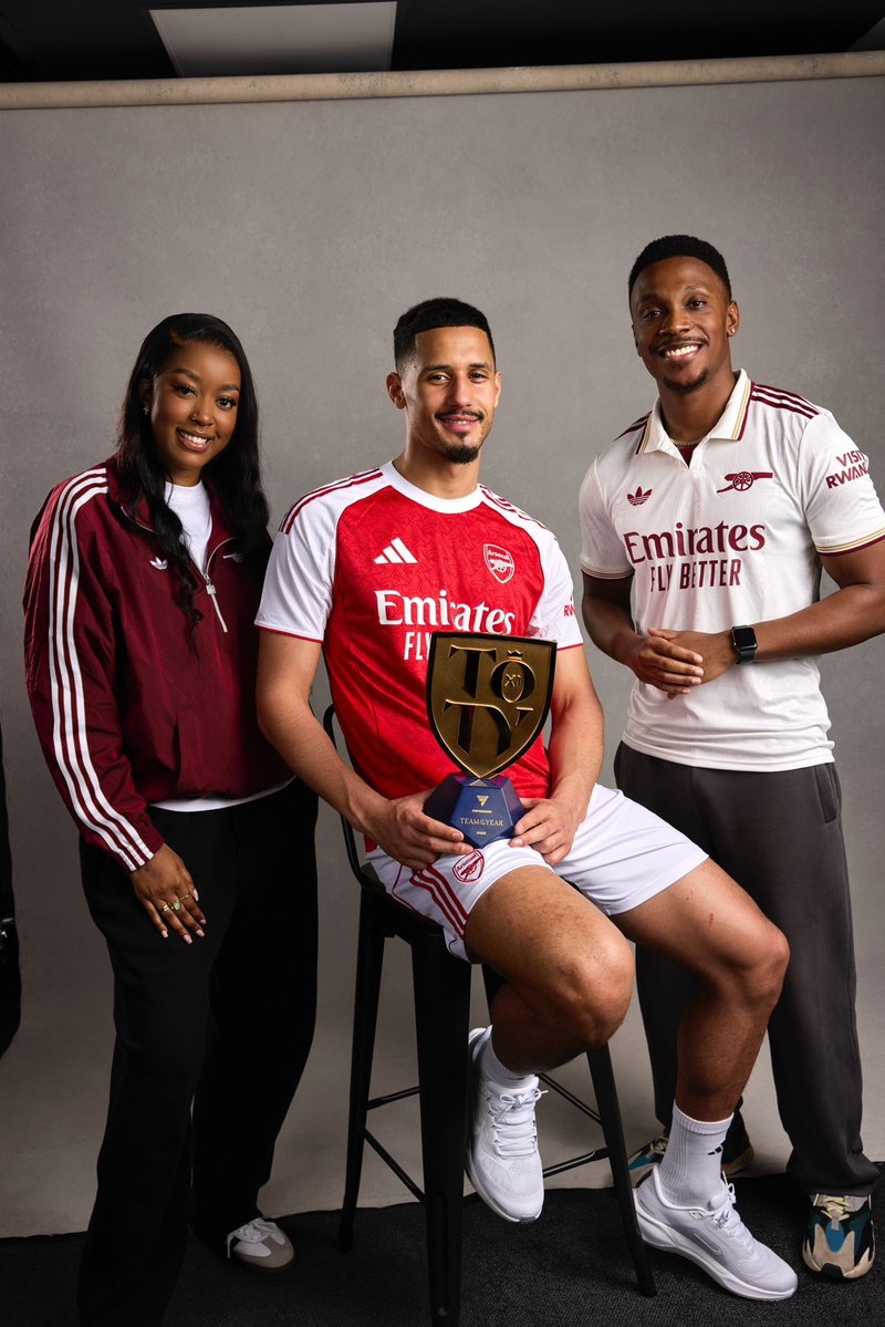 shizelle_'s tweet image. TOTY ⭐️ 

best midfielder and the best defender. first trophies of many this year 🤪❤️