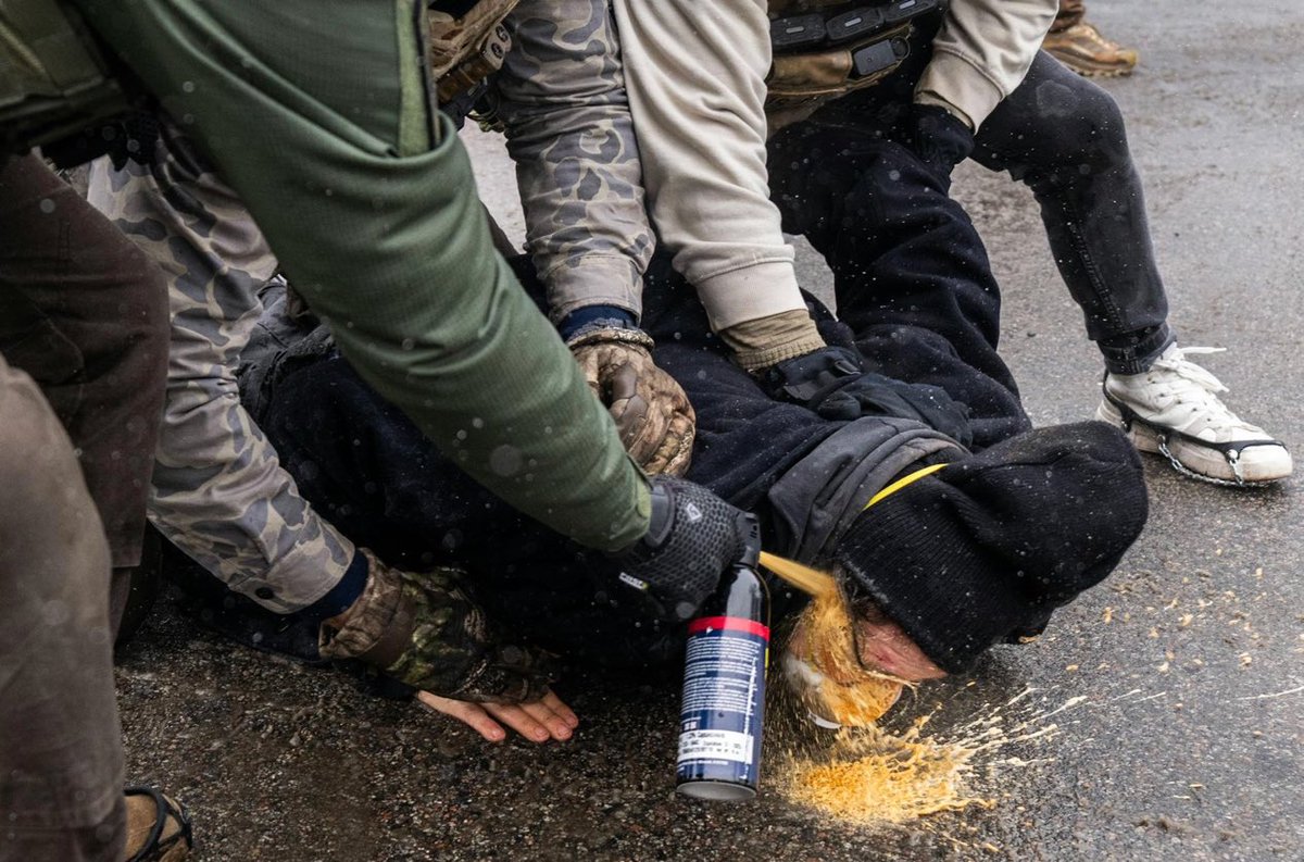 esjesjesj's tweet image. Just in case you weren’t sure who the bad guys are