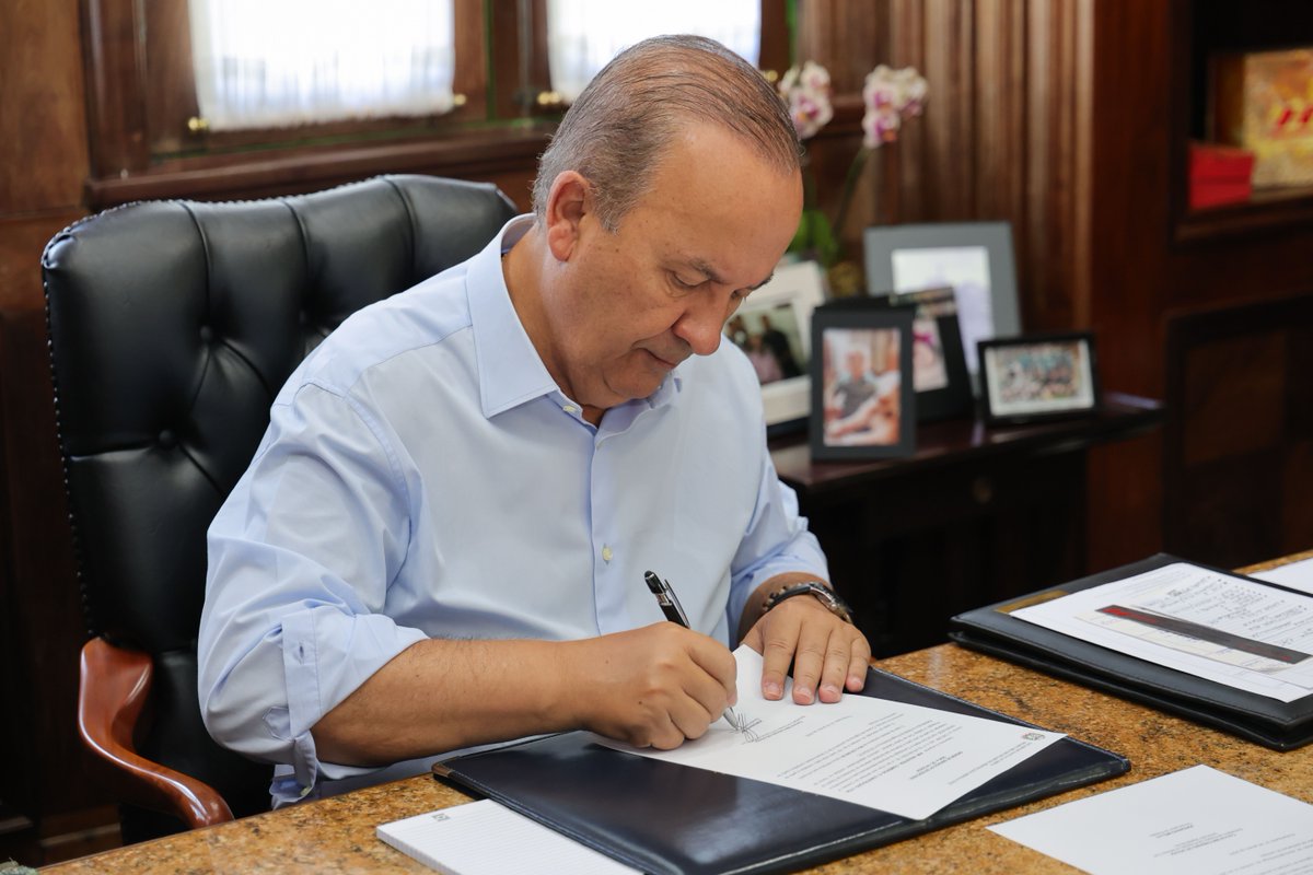 Eixo Político tweet media