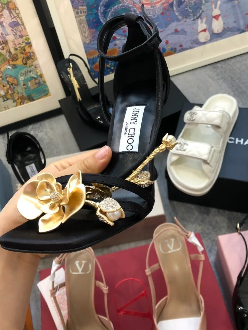 Buying shoes feels like buying tiny little celebrations 🛍️👠