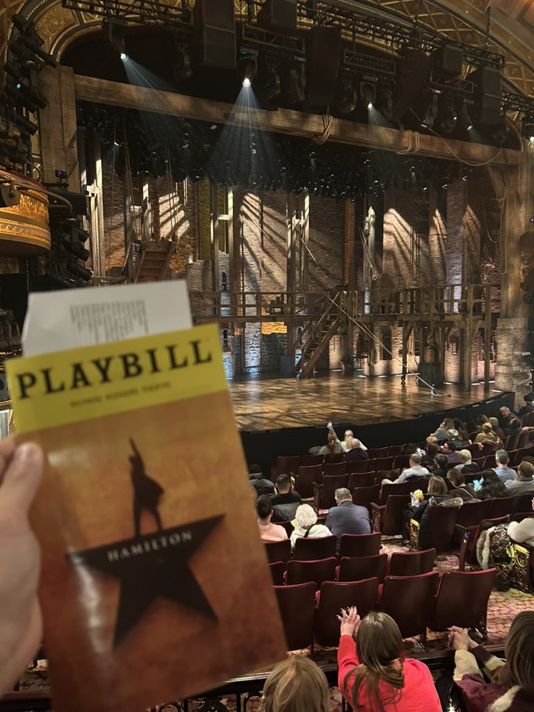 ミュージカル「ハミルトン」

・メトロポリタン美術館
・ブロードウェイミュージアム

皆さんとNYを楽しみ、夜は1人観劇！

お客さんの年齢層高め！