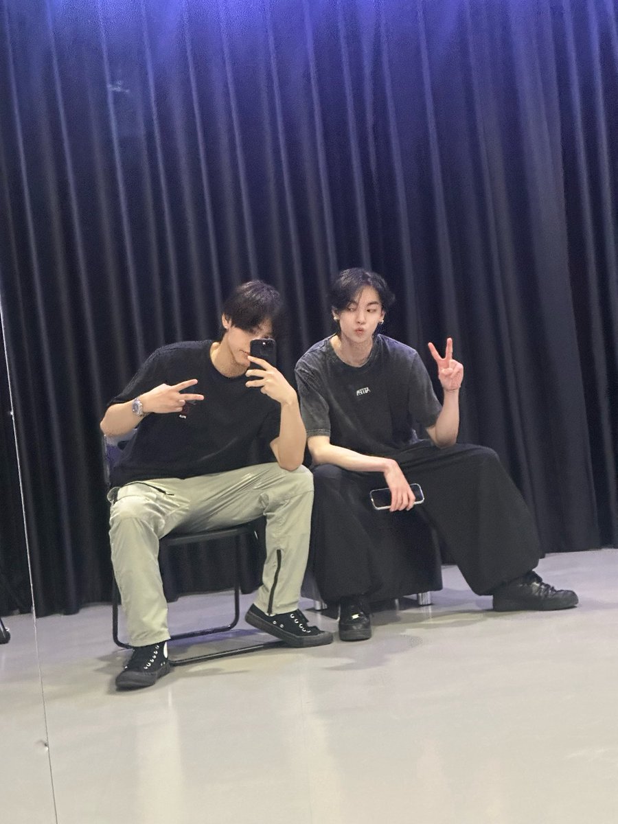 Copper_phrt16's tweet image. คืนนี้เจอกันนะครับกับโชว์ผมและน้องฟีฟ่าในรายการdmd friendship (ง้อนะ) #copperfifa