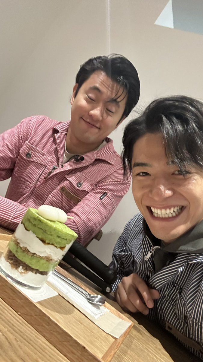 お願いやからカメラ向けたら目瞑るの辞めてwwwwwwwまともな写真無いん