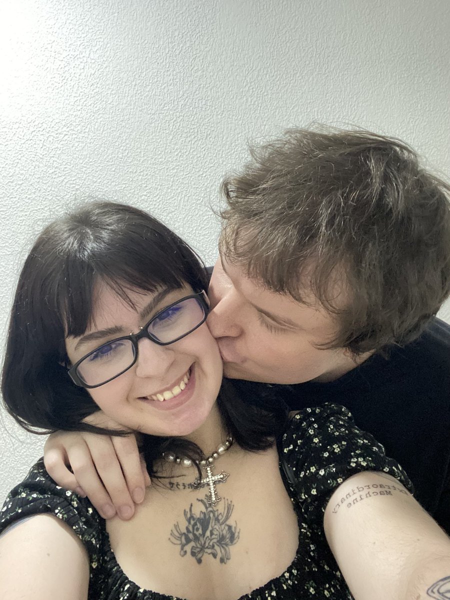 hellphoric's tweet image. Eu e meu querido depois de enchermos o buchinho de massa e polenta @funnnybunnny