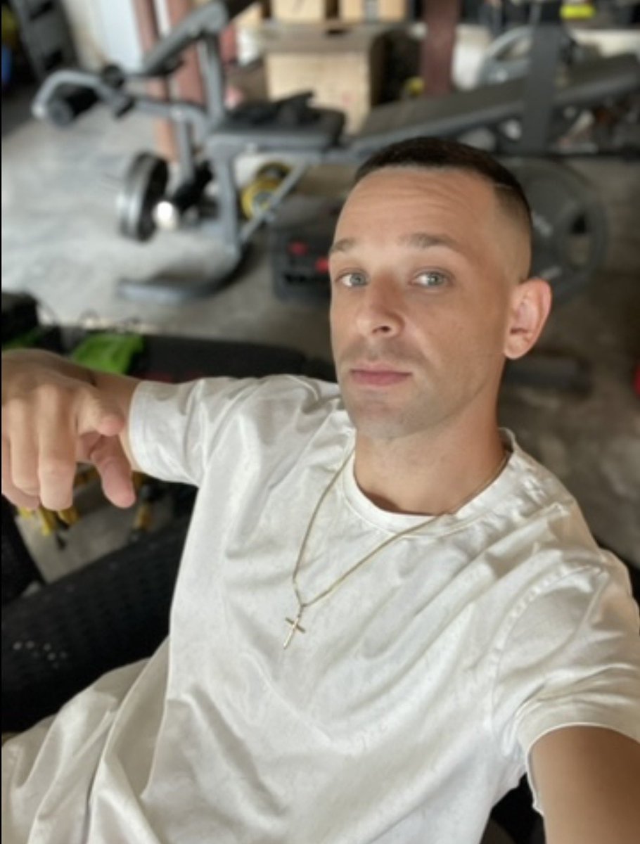 MasterBigOwnsu2's tweet image. Head down, wallet up for me tonight 😈

I’m fucking it