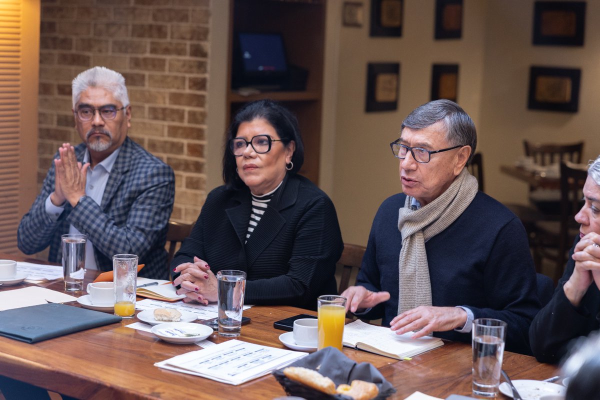 TAgrarios's tweet photo. ⚖️ El Comité Interinstitucional de Seguimiento y Evaluación del Convenio Marco de Evaluación, realizó una reunión en seguimiento de las acciones  para garantizar a las mujeres del campo su derecho al acceso a las tierras, a los territorios y al reconocimiento de la calidad agraria, en la cual  la  Magda. Presidenta Claudia Dinorah Velázquez González @yayavg1 con la participación de diversas autoridades: 

▫️  Ing. Víctor Suárez Carrera (PA), 
▫️  Mtro. Luis Cruz Nieva (RAN), 
▫️  Dra. Gabriela Rangel Faz (SEDATU), 
▫️  Dra. Elvira Concheiro (SEMUJERES)
▫️  Lic. Yanet Sofía Herrera Ambrosio (INPI)
▫️  Mtro. Joaquín Arista (Bienestar) 

así como la Magda. Maribel Concepción Méndez de Lara @Maribelmendezd3, presidenta del Comité de Igualdad de Género, refrendaron el compromiso de convertir los acuerdos en acciones concretas por los derechos de las mujeres del campo. 🌱

#TribunalesAgrariosCercaDeTi 🌿

@bienestarmx @PAgraria @RAN_Nacional
@mujeresgobmx @SEDATU_mx @INPImx