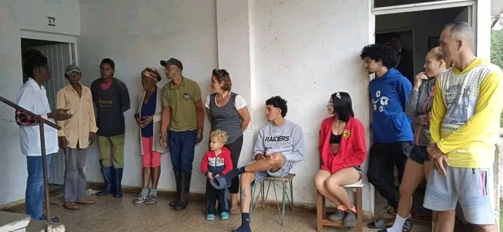Se realiza actividad educativa en el CDR#3 por especialista de Prosalud en la Comunidad Juan de Mata Reyes (Barrio en transformación),sobre Influenza,  y las medidas necesarias para el bienestar integral de la familia.
#MatancerosEnVictoria 
#CubaPorLaVida