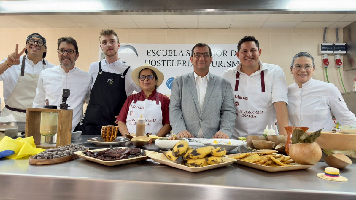 Leoorlandoa's tweet photo. El sabor de Manabí se vive y se aprende en Madrid 🙌🏼😎

Realizamos un showcooking en la Escuela Superior de Hostelería y Turismo de Madrid, en coordinación con la Escuela de los Chefs, para compartir la historia, el origen y el uso de nuestros productos en la gastronomía manabita.

Esta experiencia estuvo orientada a generar impacto en prescriptores clave y a fortalecer la calidad y proyección de nuestra oferta exportable, posicionando a Manabí como un referente gastronómico con identidad.

Ceviche, corviche y salprieta fueron parte de los sabores que conectaron y demostraron que nuestra cocina es patrimonio vivo y motor de desarrollo.

@CEIPA_Ecuador 
@ViajaPrimeroEC 
@EcuadorTravel 
@TurismoEc 
@ProduccionEc