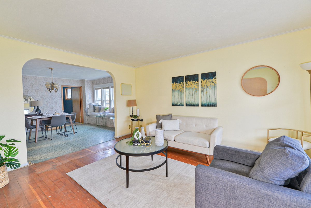 evoreal's tweet photo. Priced to sell at 250K! Spacious historic 4BR/2BA home near Kendall Yards, just steps to parks, dining, coffee, trails, and biking. See more here: https://t.co/C64J9ro3Z4 #spokane #spokanerealtor #spokanerealestate https://t.co/snhGO7TJu3