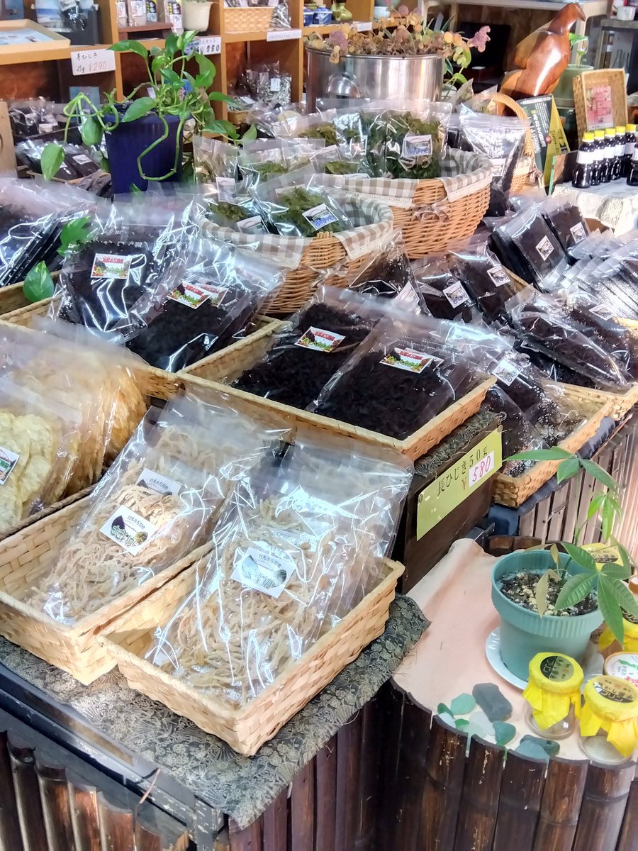 kouhei2708's tweet image. 産直の駅豆酘では、雷神社再建に売上の一分を役立てます宜しくお願い致します🙇
　#対馬　#雷神社再建中