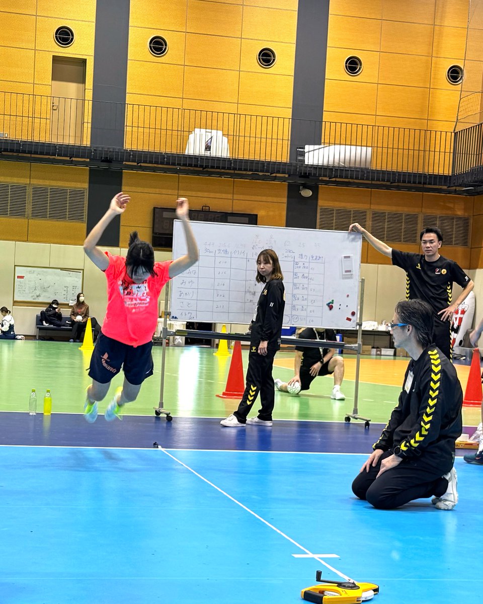 JSTAR_PROJECT's tweet photo. #J_STAR プロジェクト実施中🌟今回は #日本ハンドボール協会 の発掘プログラムの紹介🤾#ナショナルトレーニングセンター にて #アスリートパスウェイシステム から選ばれた５名の #ハンドボール #未経験者 が #身体能力 を測る専門測定とハンドボールの実技に挑戦しました👀
#みんな可能性のかたまりだ https://t.co/Bn46zL7nXd
