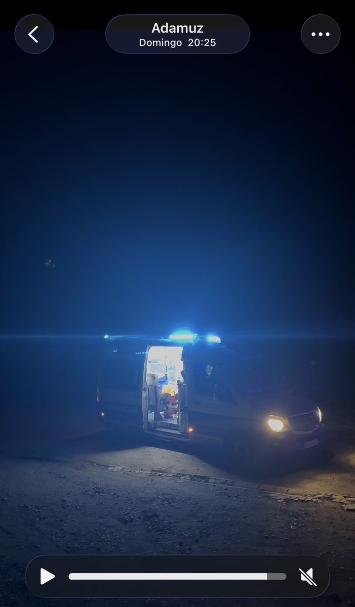 ibuprofeno600mg's tweet image. Las ambulancias tardaron en llegar menos de 15 minutos y lo sé porque estuve allí. Y como seguramente no os lo creáis, os dejo esta captura de un vídeo que grabé a las 20:25, poco más de media hora después del accidente. Así que dejad de decir gilipolleces y de creeros todo.