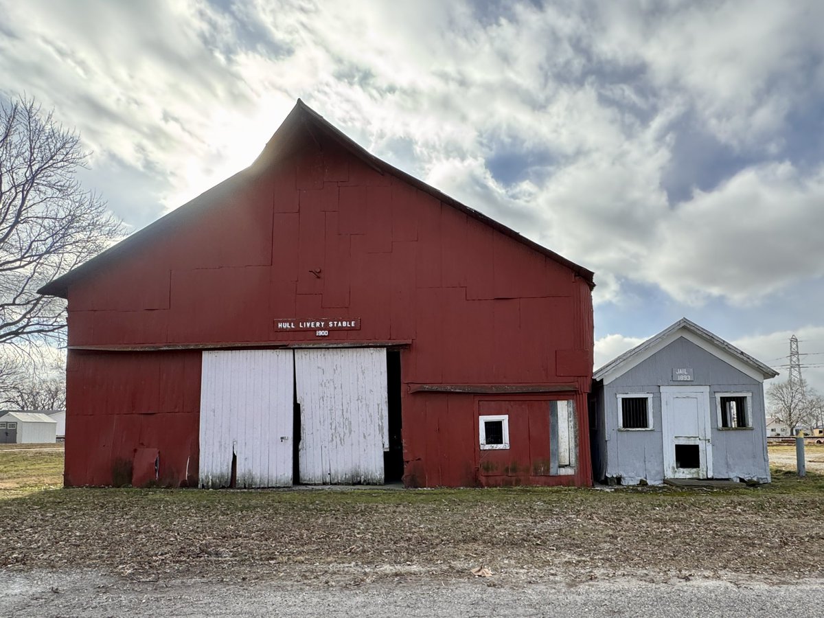 ChickenJoeSTL's tweet image. Hull, Illinois 
Population 392