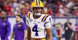 braylen_bedford's tweet photo. Blessed to receive an offer from the #DBU @LSUfootball 
@WilsonDwike @Lane_Kiffin @CoachBlakeBaker @KevinSmithRB @ReggieBuchanan @JoeMento @LawrencHopkins @coach_tko @CoachMcCannERT @MacCorleone74 https://t.co/cbVSnJw45q