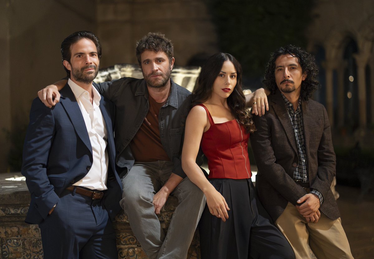 FebreLatina's tweet photo. Netflix anuncia o início das gravações de #ElCirculo, sua nova série policial
Na trama, protagonizada por Zuria Vega, Osvaldo Benavides, Michel Brown e Raul Briones, quatro amigos se veem envolvidos no assassinato de uma famosa atriz, que provoca uma disputa entre a polícia e o narcotráfico.