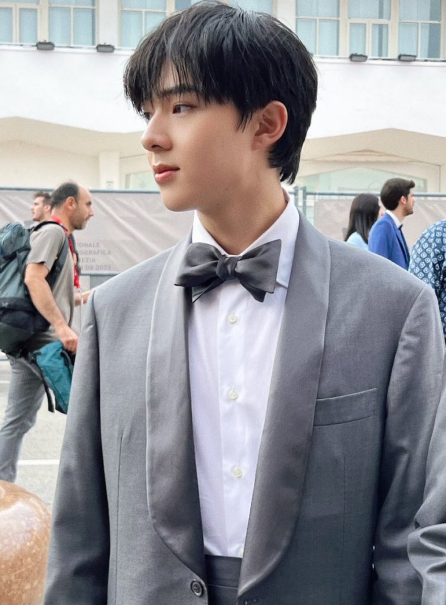 LadyMaeLin's tweet image. The fashion world isn't ready for his handsomeness. 🤭  This is our Hia New