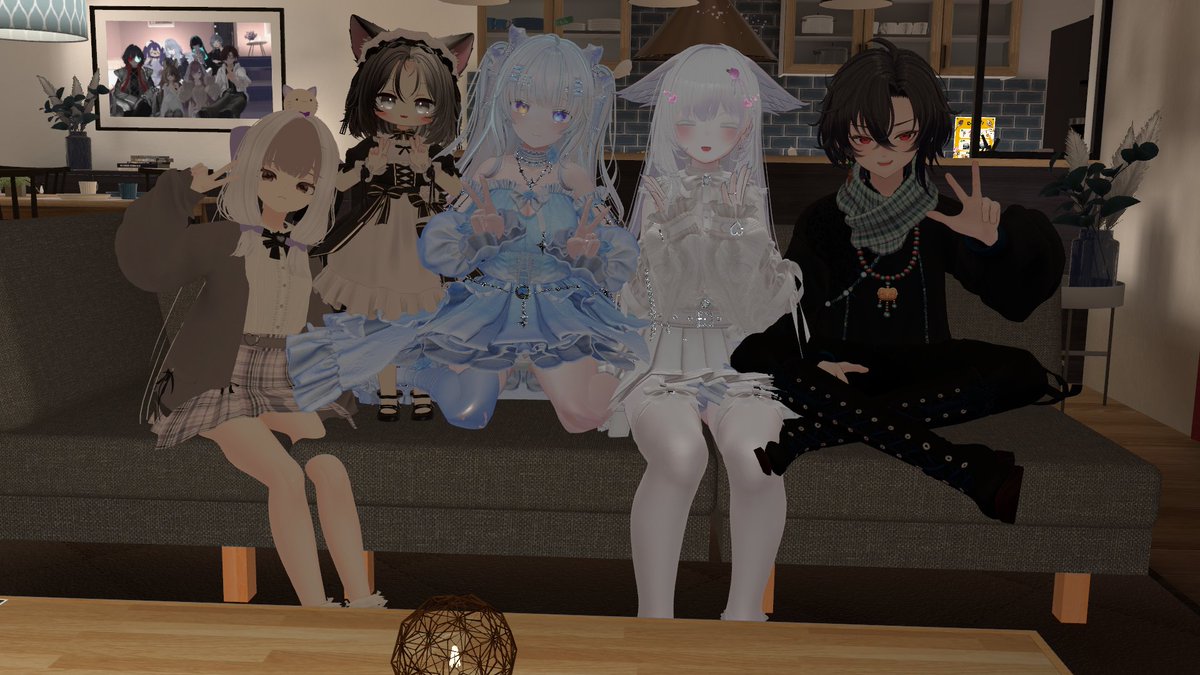 LINN_Game's tweet image. 昨日はパートナーと📸撮ったりみんなとチル
最近めっちゃ寒くなってるから体調には気を付けよっと
＃VRChat