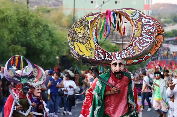 #FelizJueves 
En la Feria de Tecomatlán, el arte no divide, une
Antorcha lleva cultura hecha por el pueblo para fortalecer la identidad, la organización y la unidad comunitaria.
facebook.com/hectorjavierof…
#FeriaTecomatlán2026 #Taiwan