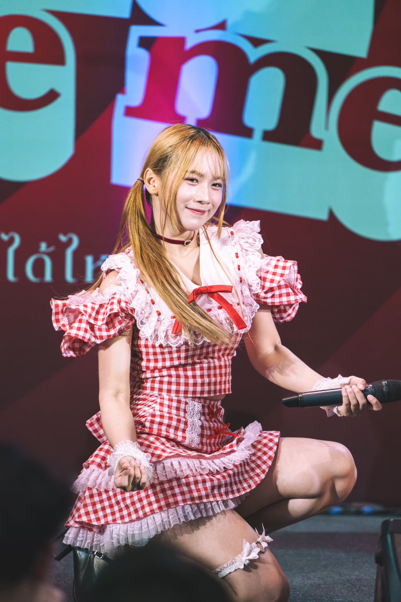 SkipWorkfor48TH's tweet image. CGM48 @ Terminal Rama 3 [2025-06-08] (MEI Part)

***  ลงรูปที่ดองไว้ครับ ***
เป็นซิงที่ชอบชุดทั้งเพลงหลัก และเพลงรองเลย
และ เหมย ช่วงนั้นคือ perf สะกดสายตามาก

อัลบั้ม
tinyurl.com/283uskuu

#CGM48
#MeiCGM48