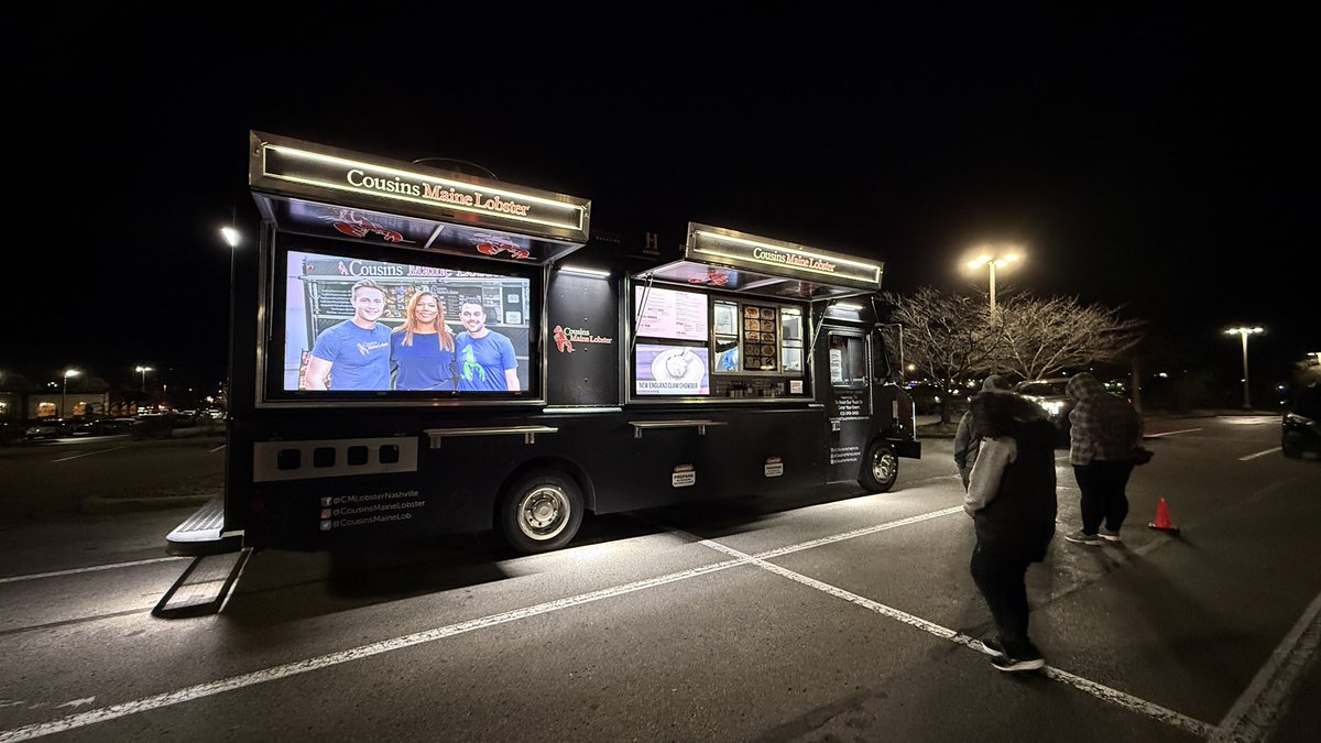 lead230's tweet image. Took wife for her @cousinsmainelob lobster 🦞 fix before snow hits #Tennessee