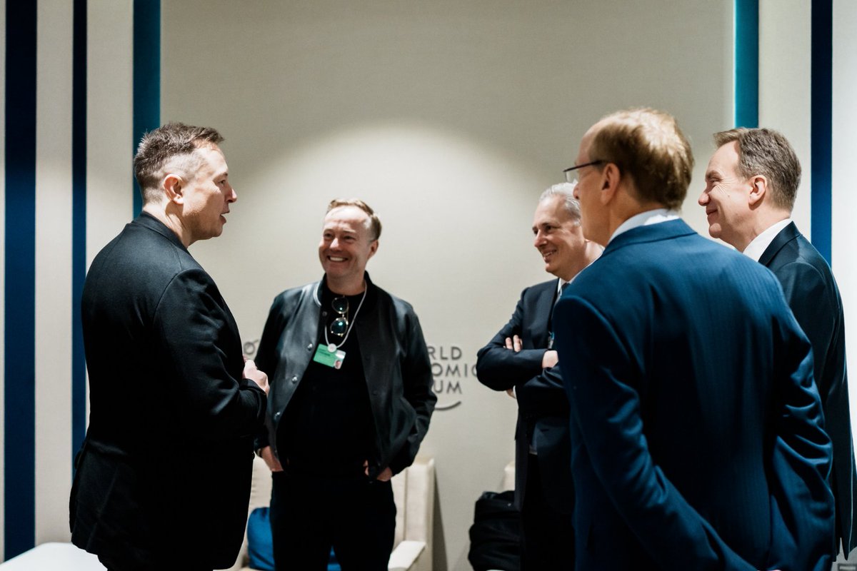 GuideToMarsz's tweet image. Really cool to see Elon, David and Jason together 

Love these guys