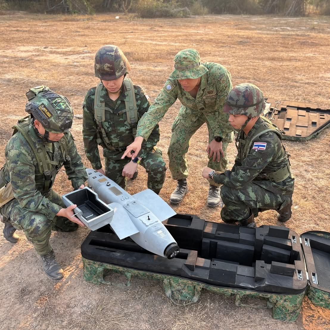 wuthi11_'s tweet image. Thai soldiers completed the Mini-UAV Operator Course live-flight training in preparation for the future induction of Singapore-developed Veloce-15 UAVs into Thai Army service.

Training was conducted with instructors from Singapore Armed Forces Intelligence Institute.