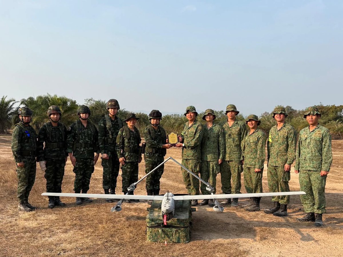 wuthi11_'s tweet image. Thai soldiers completed the Mini-UAV Operator Course live-flight training in preparation for the future induction of Singapore-developed Veloce-15 UAVs into Thai Army service.

Training was conducted with instructors from Singapore Armed Forces Intelligence Institute.