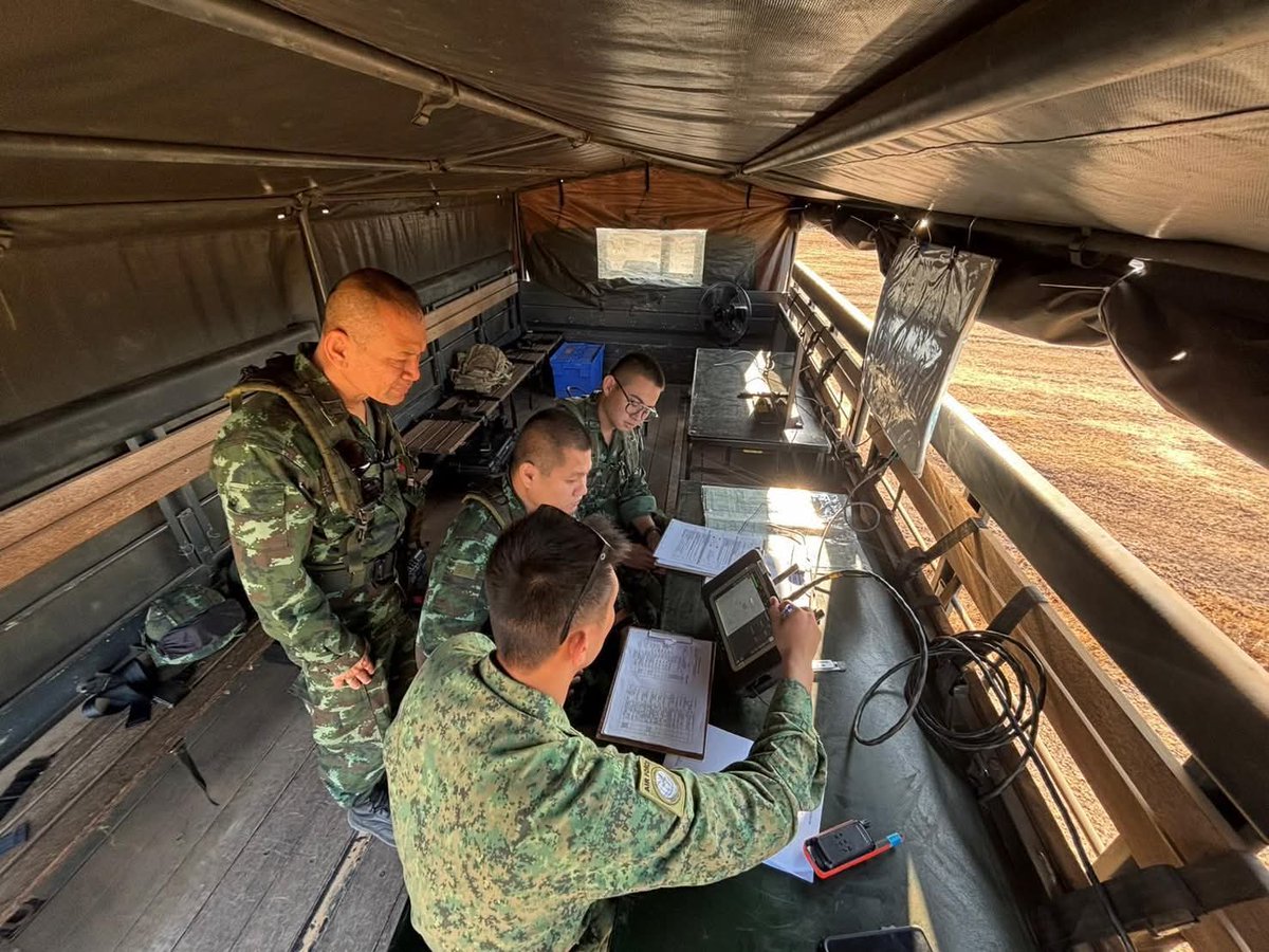 wuthi11_'s tweet image. Thai soldiers completed the Mini-UAV Operator Course live-flight training in preparation for the future induction of Singapore-developed Veloce-15 UAVs into Thai Army service.

Training was conducted with instructors from Singapore Armed Forces Intelligence Institute.