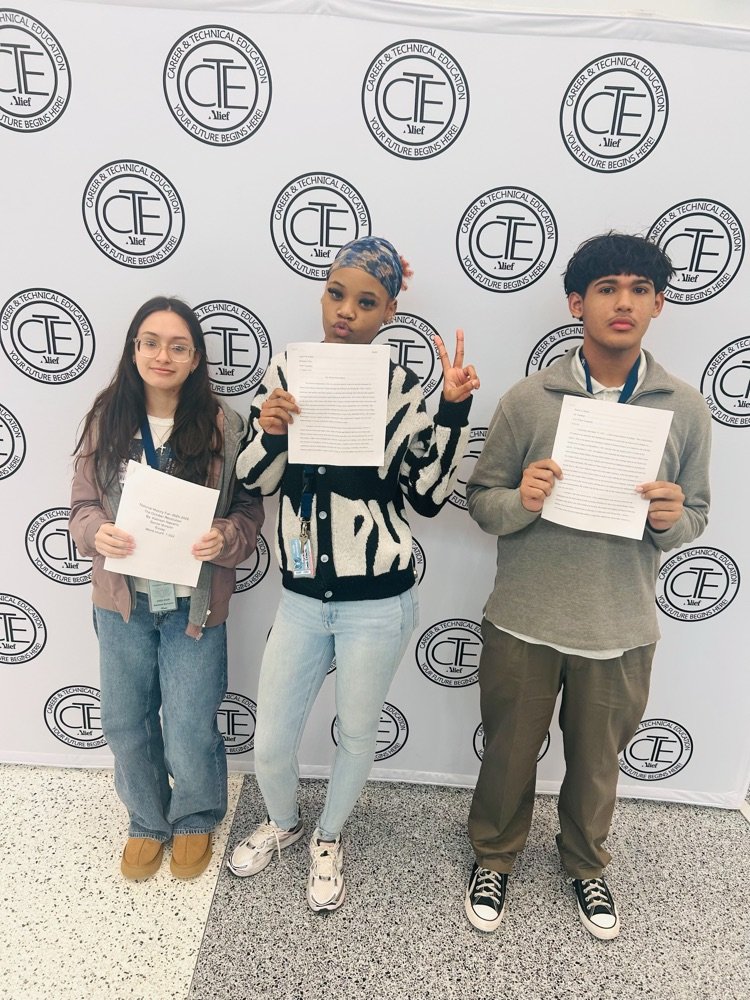 ElsikHighSchool's tweet image. Our Rams showed up and showed out at the Alief ISD History Fair! 🐏📚
From creative displays to thoughtful research, their projects highlighted hard work, curiosity, and pride in learning. #LeadTheWay #RamNation #AliefISD