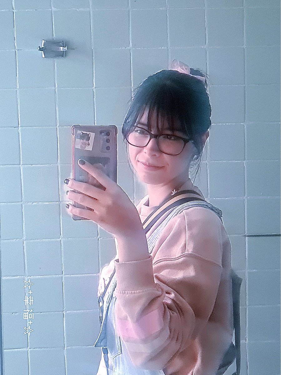 SansSan030's tweet photo. Hola soy Regina, me dicen San y tengo 20 años soy de Edo Mex, estudio Comunicación y sigo a ElMariana desde 2021. Lo quiero mucho 💕 
#IntegracionZaza https://t.co/lzRmdh1fgt