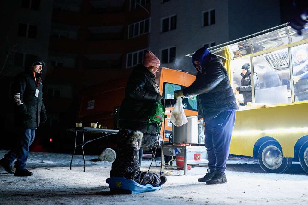 chefjoseandres's tweet image. This winter is even colder than normal in Kyiv. And believe me, normal is already too cold! That’s why our hot meals mean so much more. They warm the body and they warm the soul. Our @WCKitchen teams are feeding the brave people of Kyiv across more than 50 distribution points…