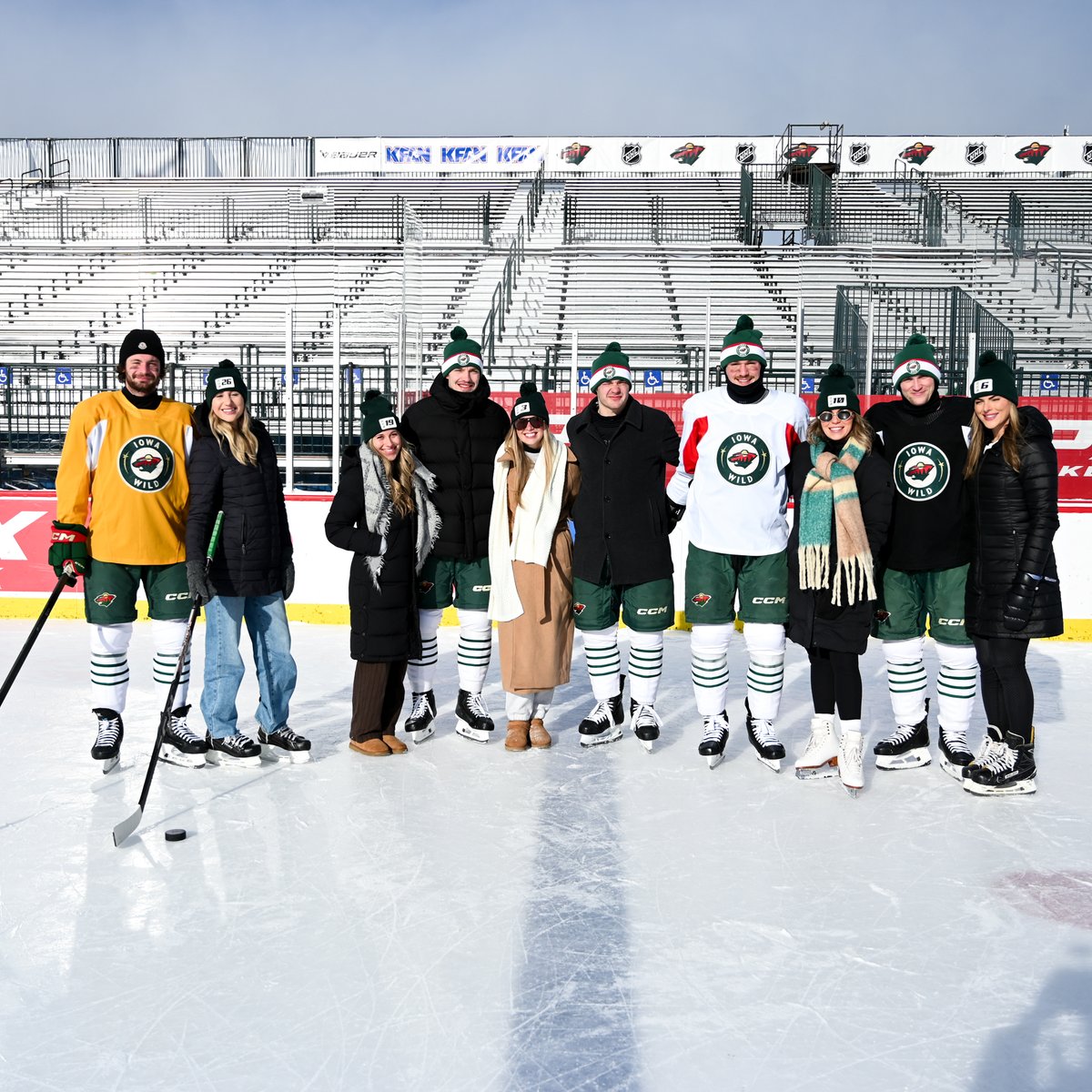 At <a href="/HockeyDayMN/">Hockey Day Minnesota</a>, it’s a family affair! 👨‍👩‍👧‍👦 💚
#WildTerritory x #IAWildOutdoorClassic x #HDM26
