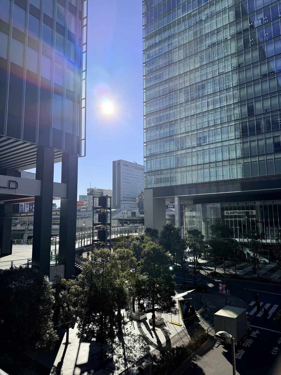 iribeneji's tweet photo. 今日はアー���ンドの日らしいです。
アーモンド23粒が成人女性の摂取目安、というのが由来だそうです。
そんなに食べて大丈夫なんだ…
と、いうことで今日もいつも通り17時まで頑張りますよっ！
おはようございます。
#ネジッター
#akiba https://t.co/Zo0QVeXjOL