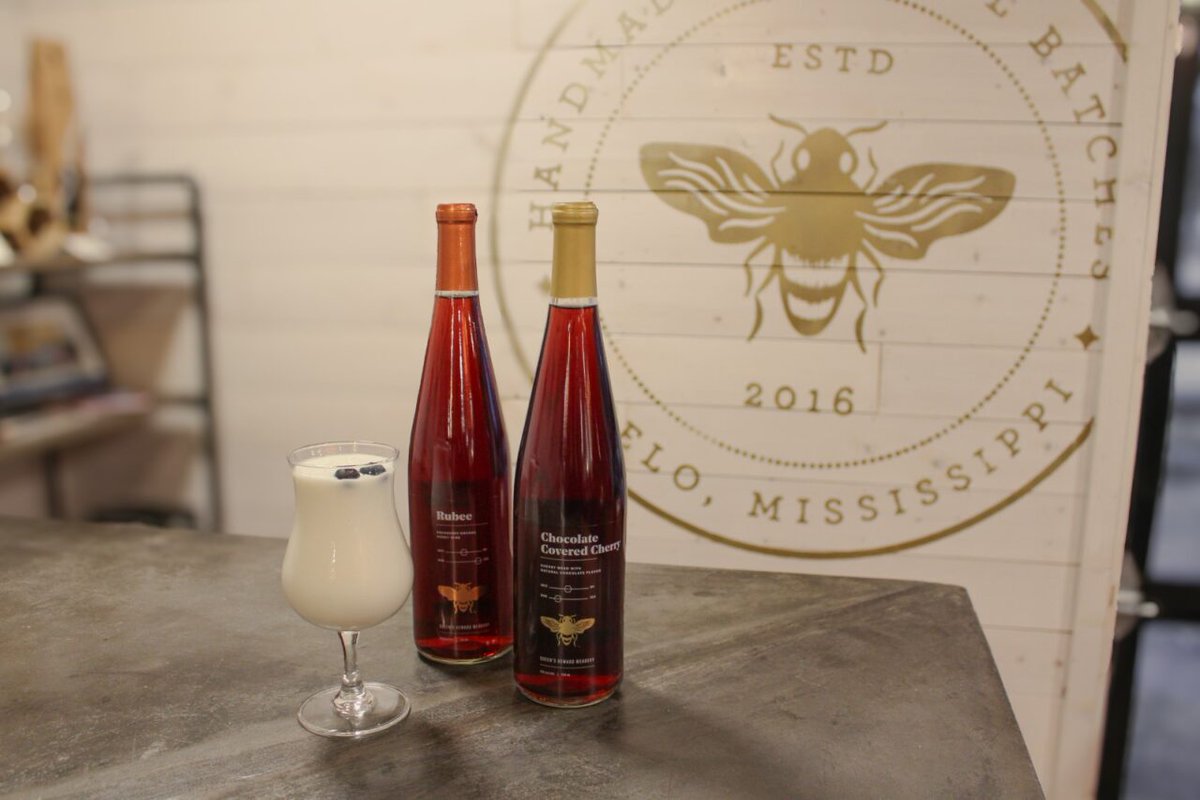 queensreward's tweet image. Milk ✅ Bread ✅ &amp;amp; MEAD! ✅🐝🥂

Be sure to swing by during our regular business hours today or tomorrow to stock up on your snow day essentials! (We even have your Snow Cream made and ready to go!) ❄️😉

#mississippismeadery #snowcream #snowdayessentials #drinklocal #mytupelo