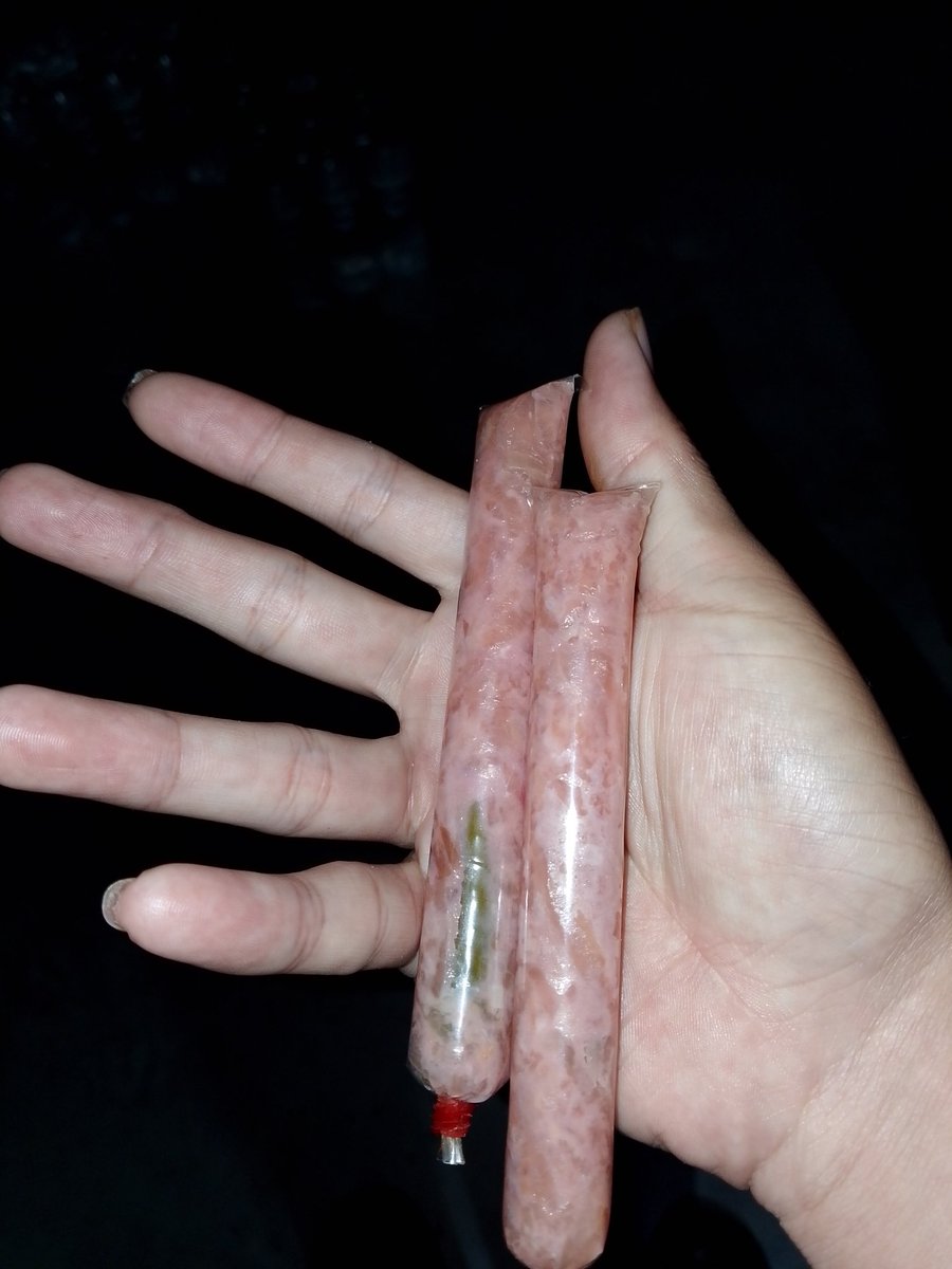 ซื้อมาแล้ว ซิปสองแหนม!!! 
ขั้นตอนการซื้อ กระซิบสั่งแหนม
ผม:ลุงๆ มีแหนมปะ?
ลุง:มี...เอากี่แท่ง?
ผม:2
ลุง:10บาท
คนแรกที่ลง!!!
5555555
<a href="/MeiyinMutelu/">Pixiang Meiyin</a> 
#MEIYIN888
#MeiyinMeme