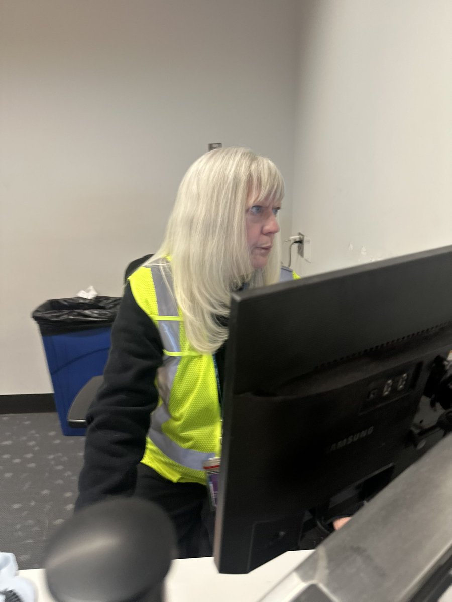 pulppfree's tweet photo. @FlyFrontier this DIA “customer service” representative just said “I don’t care what happens to you” to a mother trying to get to her family when half of our seats were sold without telling us?? Genuinely wicked. https://t.co/rZZQ33VKi3