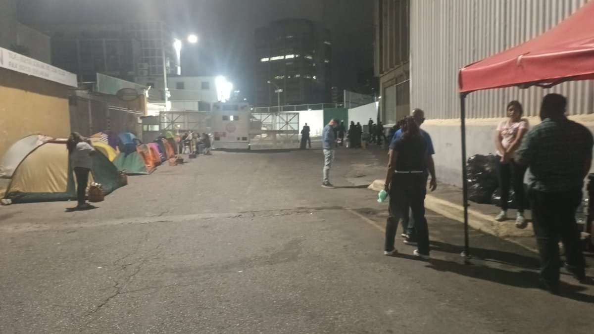 🚨 ¡ÚLTIMA HORA VENEZUELA! 🚨🇻🇪

URGENTE — ¡LO ÚLTIMO! 🇻🇪 🇺🇸

En estos momentos desde Zona 7 los familiares de los REHENES POLÍTICOS siguen en la exigencia de libertad para todos.