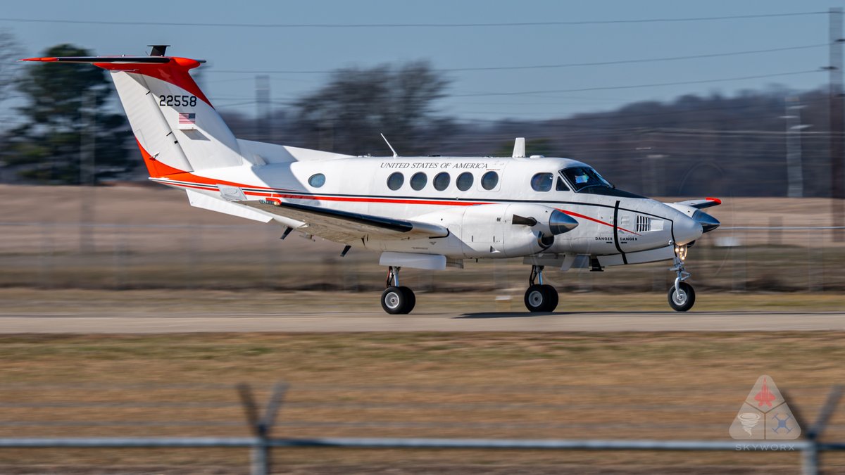 Skyworx_Media's tweet image. Not sure what to make of this C-12C Huron (22558) operating out of Redstone/Huntsville.  Red trim and made back in 1976 seems odd that one this old would still be in service.  They put in a couple of laps at KOWB today.

#aviation #avgeek #planespotter #USArmy