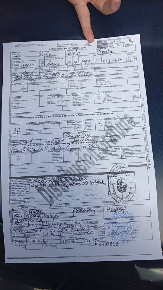 #ALERTA El día de ayer murió la señora YARELIS SALAS madre el preso político por protestas post electorales KEVIN OROZCO después de hacer #VIGILIA en #tocoron Exigimos Libertad para que pueda ver a su madre una última vez 😞 <a href="/TAMARA_SUJU/">Tamara Suju</a> <a href="/ForoPenal/">Foro Penal</a> <a href="/JEPvzla/">Justicia, Encuentro y Perdón</a> <a href="/_Provea/">PROVEA</a> <a href="/clippve/">Comité por la Libertad de los Presos Políticos.</a> 🇻🇪🙏