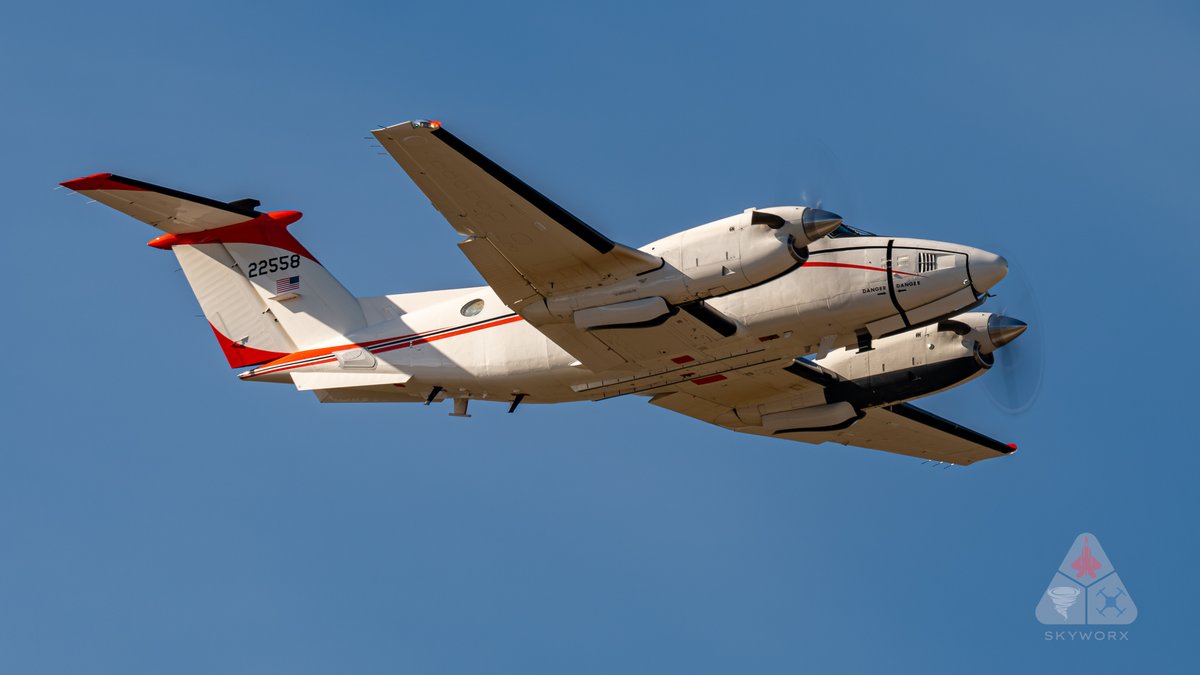 Skyworx_Media's tweet image. Not sure what to make of this C-12C Huron (22558) operating out of Redstone/Huntsville.  Red trim and made back in 1976 seems odd that one this old would still be in service.  They put in a couple of laps at KOWB today.

#aviation #avgeek #planespotter #USArmy