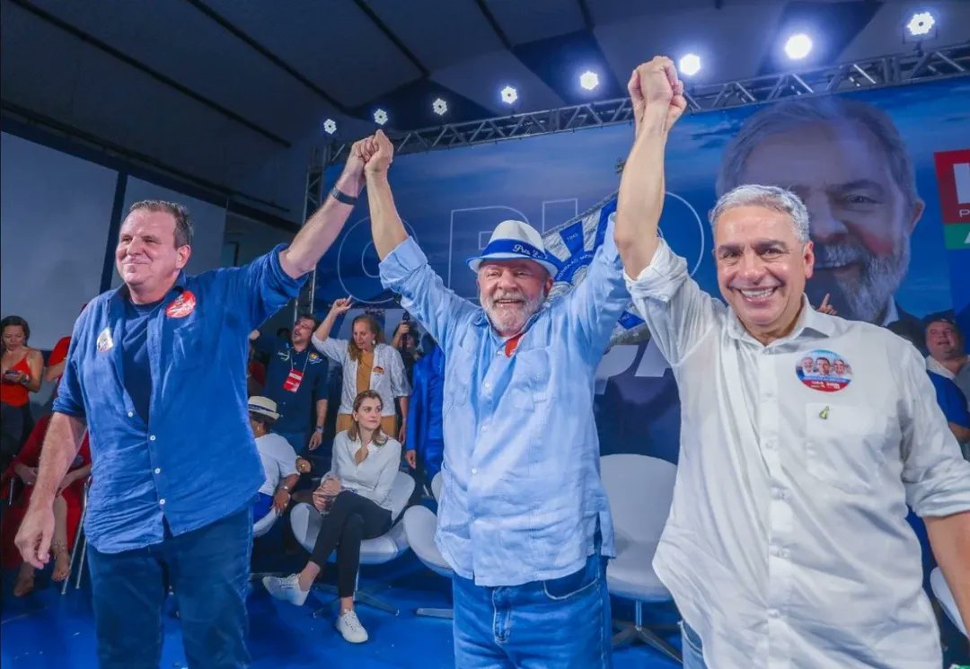 blogdogarotinho's tweet image. O que ninguém te contou do que rolou na conversa entre Eduardo Paes e Lula

Em determinado momento da conversa, Lula disse a Paes que precisaria fazer a ele dois pedidos e, no seu jeitão, Paes respondeu: “ - O senhor pode fazer quantos pedidos quiser.” Lula então disse: “ -…