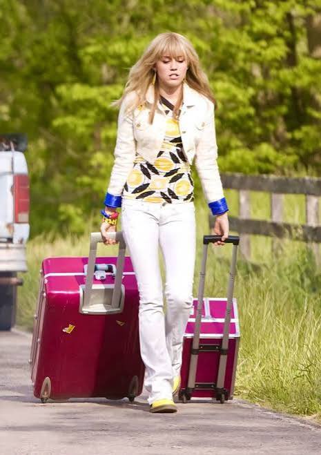 como me gusta caer a la terminal de micros con mi carry on soy ELLA